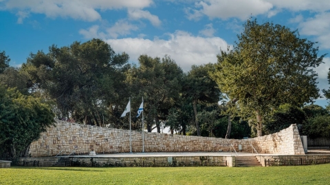 אנדרטת הזיכרון.jpg